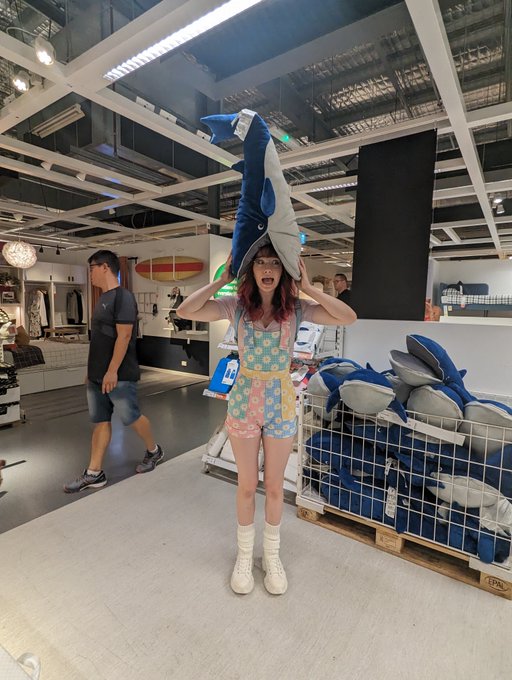 IKEA chaos 🤣 https://t.co/leYKFi6PwX