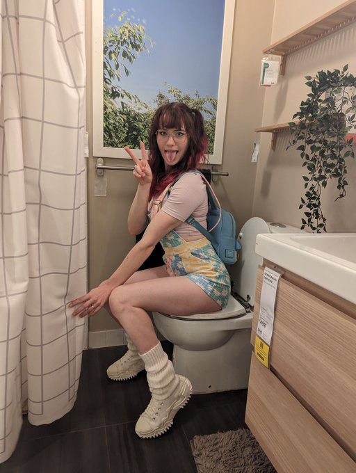 IKEA chaos 🤣 https://t.co/leYKFi6PwX