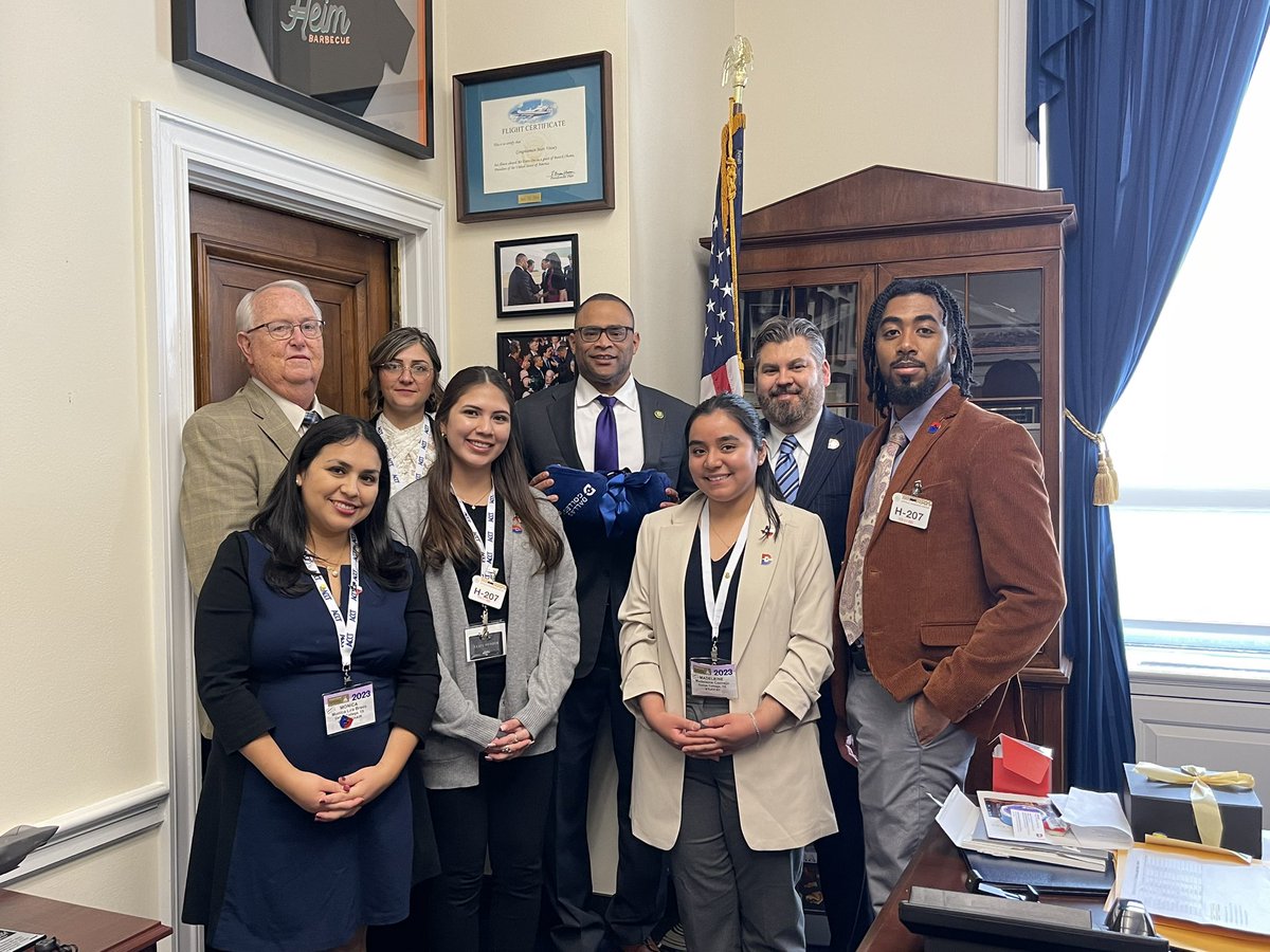 debbirichards's tweet photo. Thank you @RepColinAllred for meeting with @dallascollegetx students, today! https://t.co/TtvF4MgEac