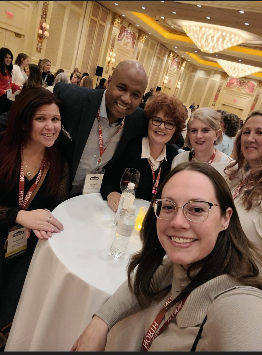 Women’s Leadership Reception at #LowesSMM. Great night with the ladies and our male allies. Shout out to RVP <a href="/DamonBennettR7/">DBennett</a> just hosted our own Region 7 Women in Leadership Conference!!