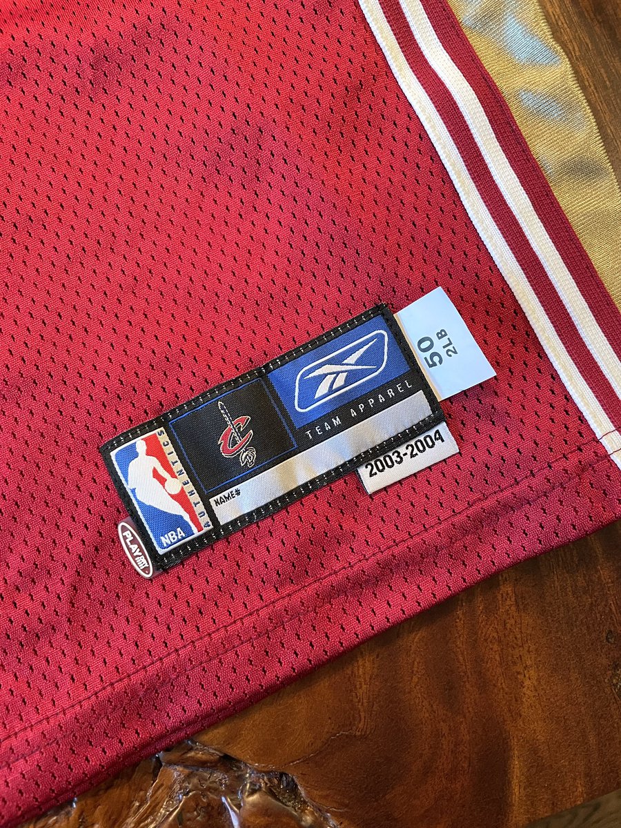 craigcotton's tweet photo. 🤯 Rookie LeBron Pro cut Jersey &amp; matching Draft Night Cap (yes, same as Topps Rookie card) FS! Come see it at @BurbankCardShow C-5 https://t.co/74n3SNkXa2