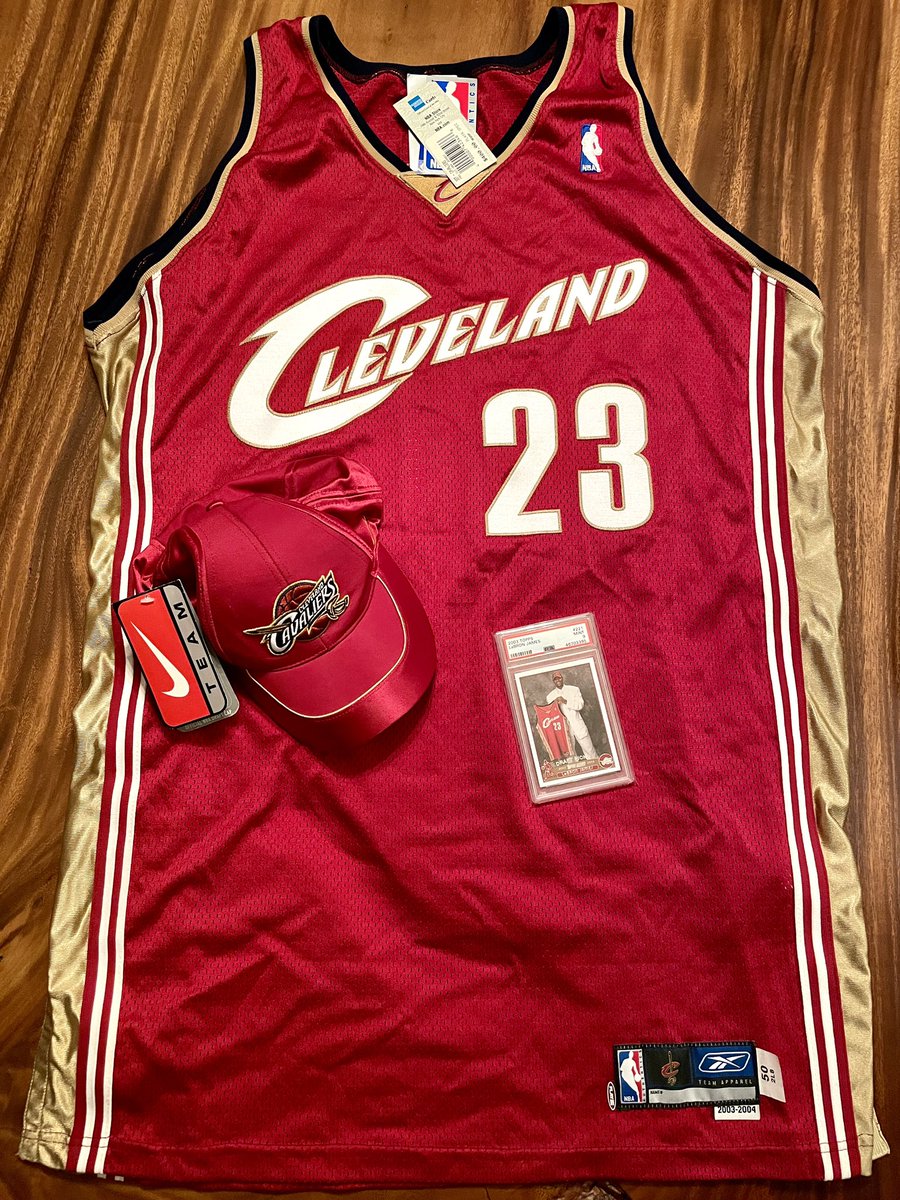craigcotton's tweet photo. 🤯 Rookie LeBron Pro cut Jersey &amp; matching Draft Night Cap (yes, same as Topps Rookie card) FS! Come see it at @BurbankCardShow C-5 https://t.co/74n3SNkXa2