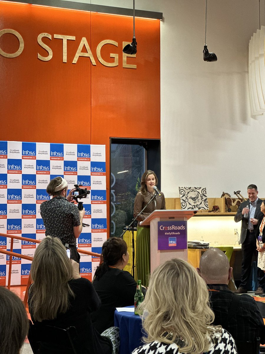 csiseverywhere's tweet image. “We are at the crossroads where our teachers and students need us to invest in them.” - Kate Maloney #infyXRoads #csiseverywhere #equityincs