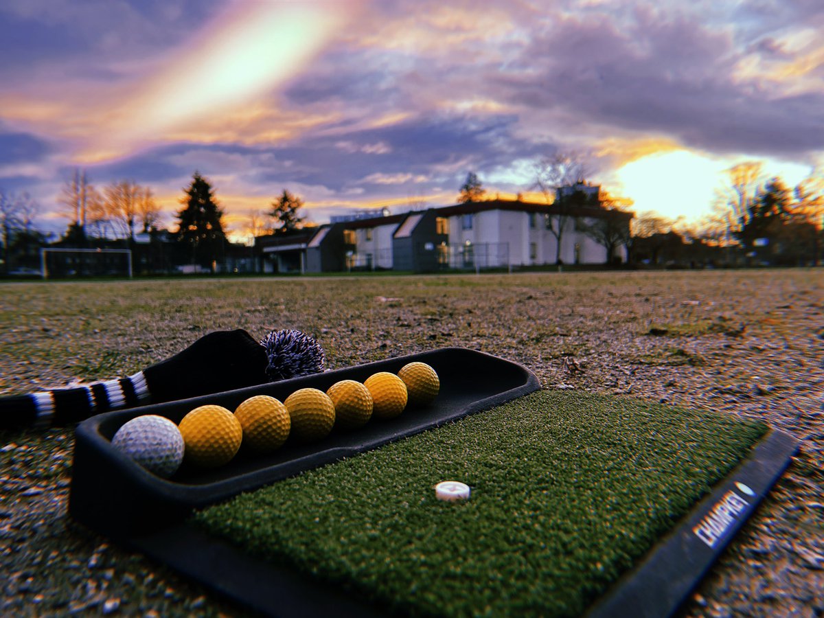 jamesesiddall's tweet photo. Love getting out to my own private driving range, been going for swings almost every day. Got a new mat that’s smaller and easier to carry, holds real tees, and has a ball rack! Nothin like being under a beautiful sky with only swing thoughts on the mind. #RangeRat https://t.co/15nARv6h1E