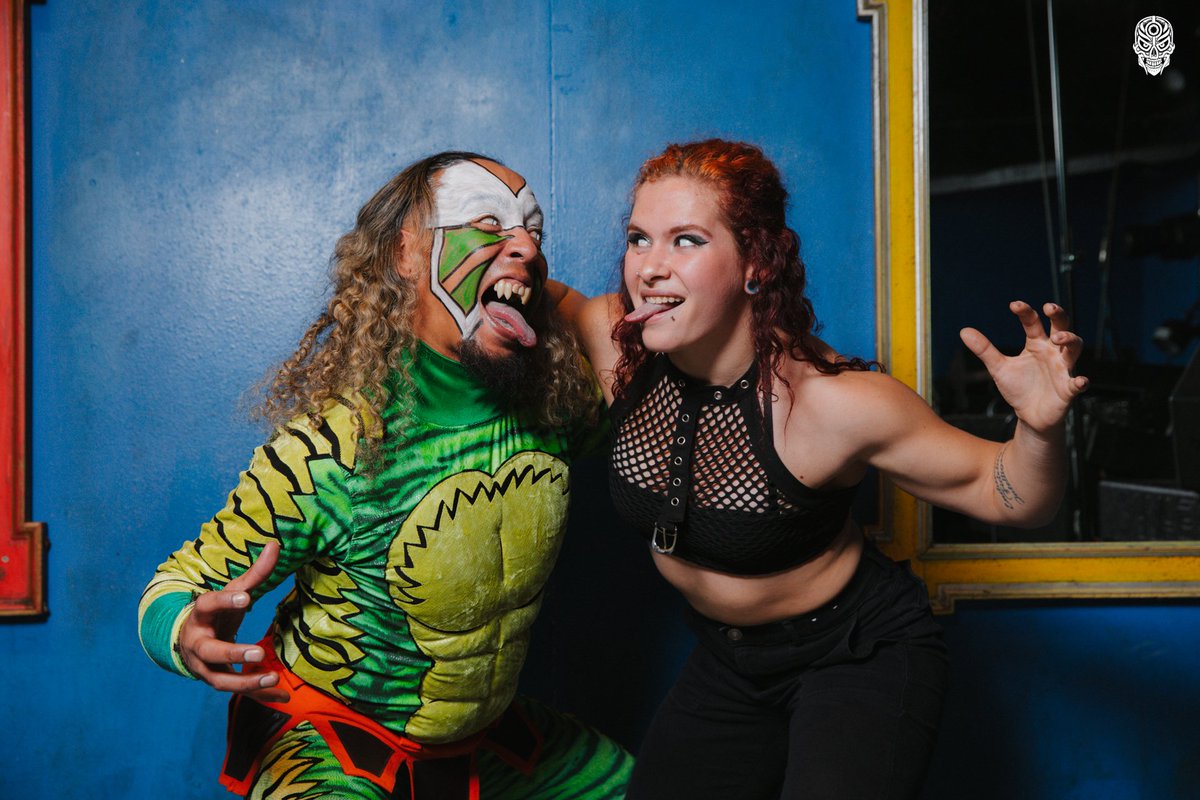 ChupyChupy's tweet photo. #Goodtimes backstage at @HOODSLAM in San Francisco 2/5/23 - @mashaslamovich
📸 x @Luchatographer
https://t.co/vpyYJp2Zwx
#ProWrestler #ProWrestling #ProfesionalWrestling #HOODSLAM #FTF #ThisIsREAL #WWE #IMPACTWRESTLING #AllEliteWrestling #ROH #MexicanWerewolf #ElChupacabra https://t.co/NrrblxKxDK