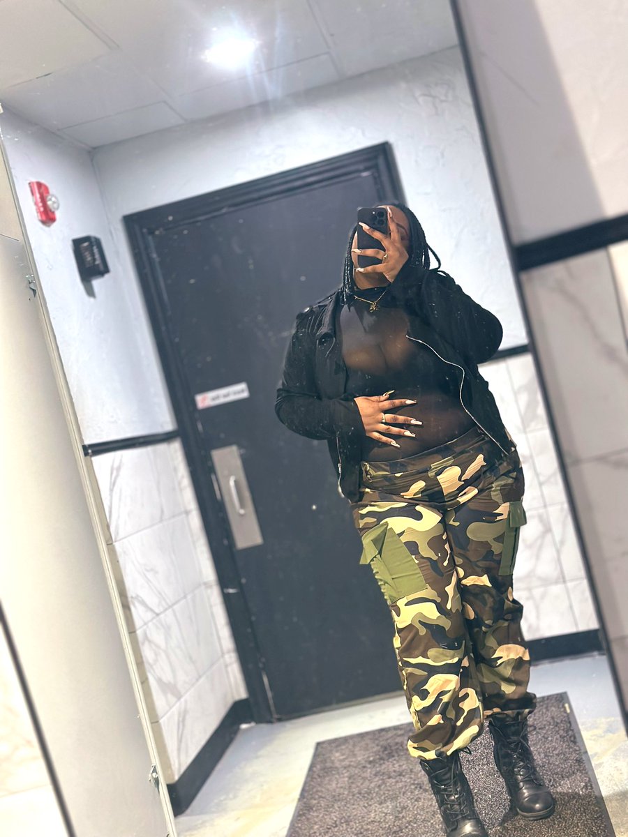 NeshMerritt's tweet photo. I’m still here I jus be hiding….. https://t.co/3QcYUfaay9