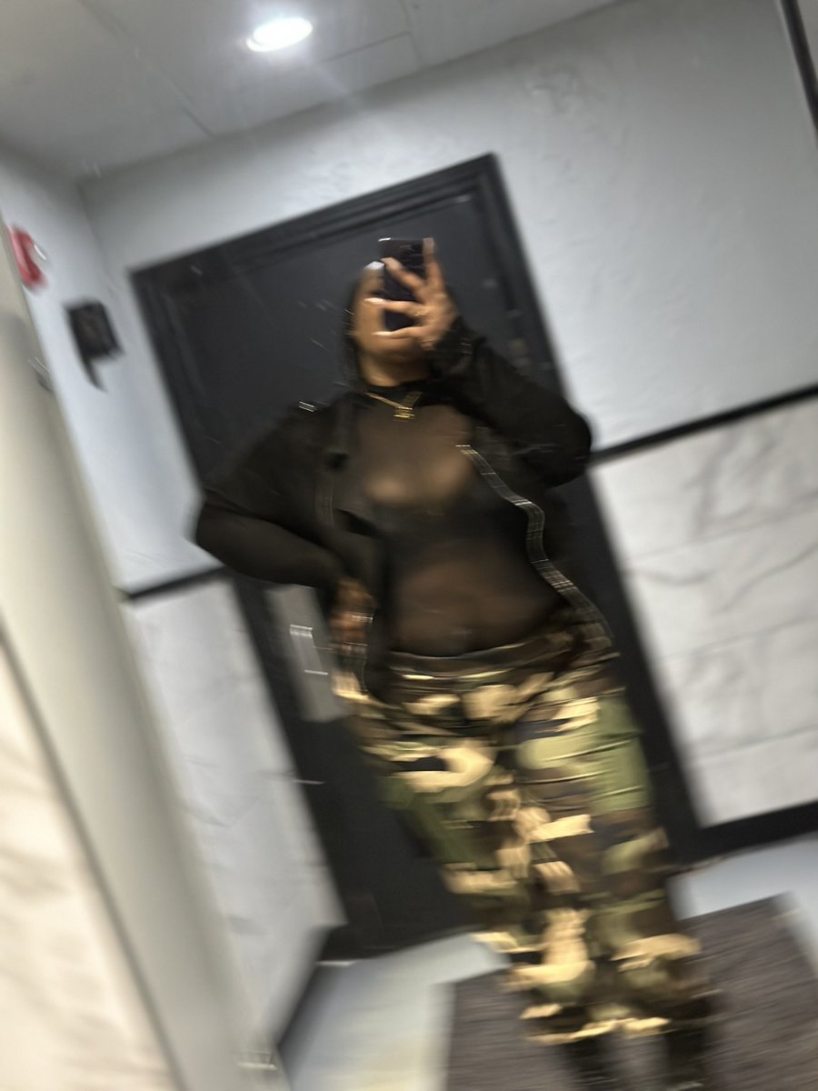 NeshMerritt's tweet photo. I’m still here I jus be hiding….. https://t.co/3QcYUfaay9