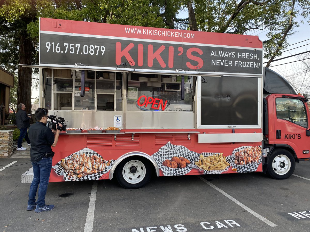 Studio40Live's tweet photo. Visit @kikischickenplace for your Tailgate chicken fix!
@buckhornbbqgrill brought great Tailgate Week food for us today!!
#studio40
#studio40live
#fox40
#fox40news
#sacramento
#sacramentotv
#tailgate
#beer
#wine
#bbq
#superbowlsacramento https://t.co/z3BHRBupIT