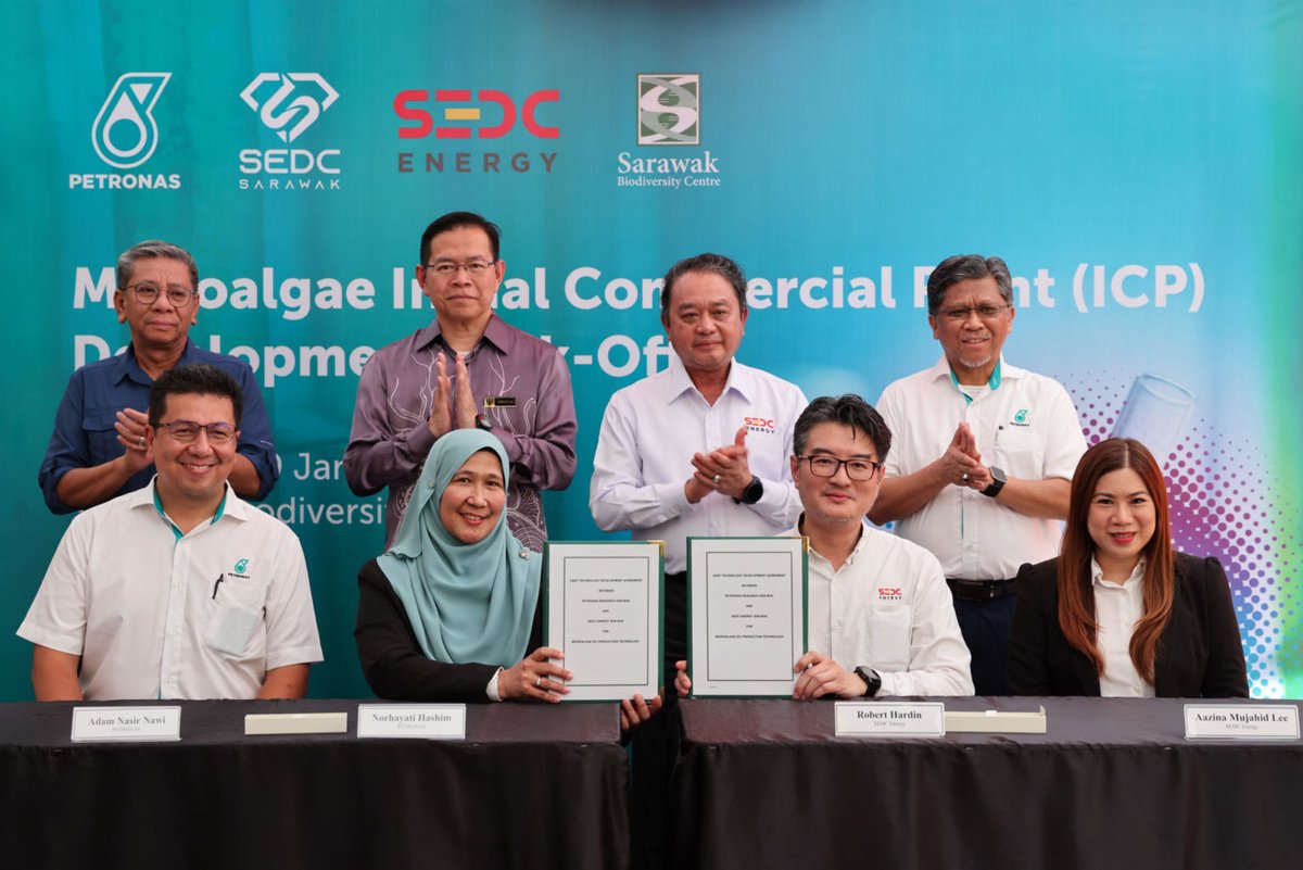 PETRONAS Research Sdn Bhd (PRSB), a subsidiary of PETRONAS, and SEDC Energy Sdn Bhd, a subsidiary of Sarawak Economic Development Corporation (SEDC), have signed an agreement to develop technology for microalgae oil production. Read more at: 
bit.ly/3JRaNua