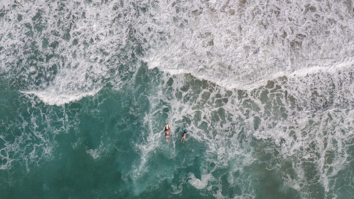 Catching waves in Palm Beach!🌊 The wind was blowing pretty hard and the waves were rolling in, so we had to put a drone up! To elevate your business or brand: 📲 (228) 216-2546 💻 WSmith@lafitteadvisors.com #surfing #palmbeach #dronephotography #drone #dji  #inspire2