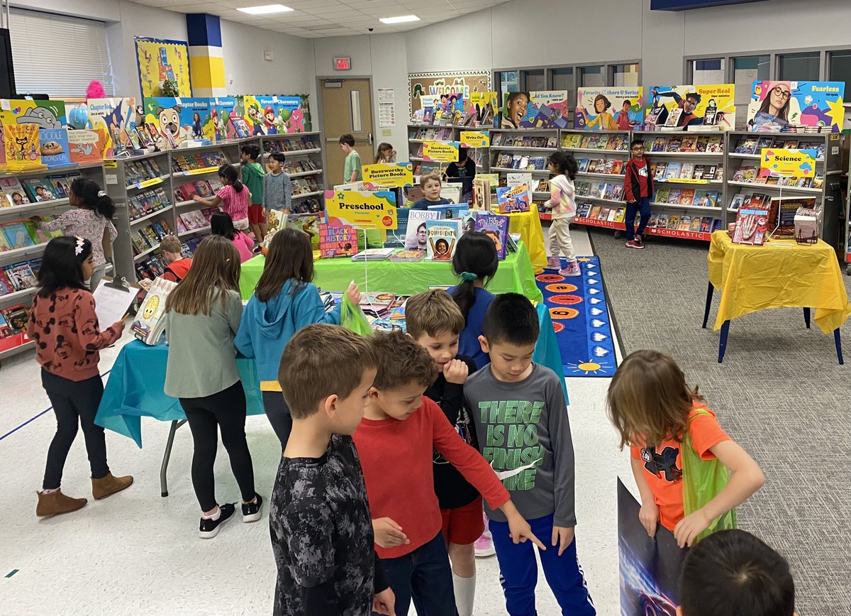 CastleHillsES's tweet image. Today our book fair kicked off!