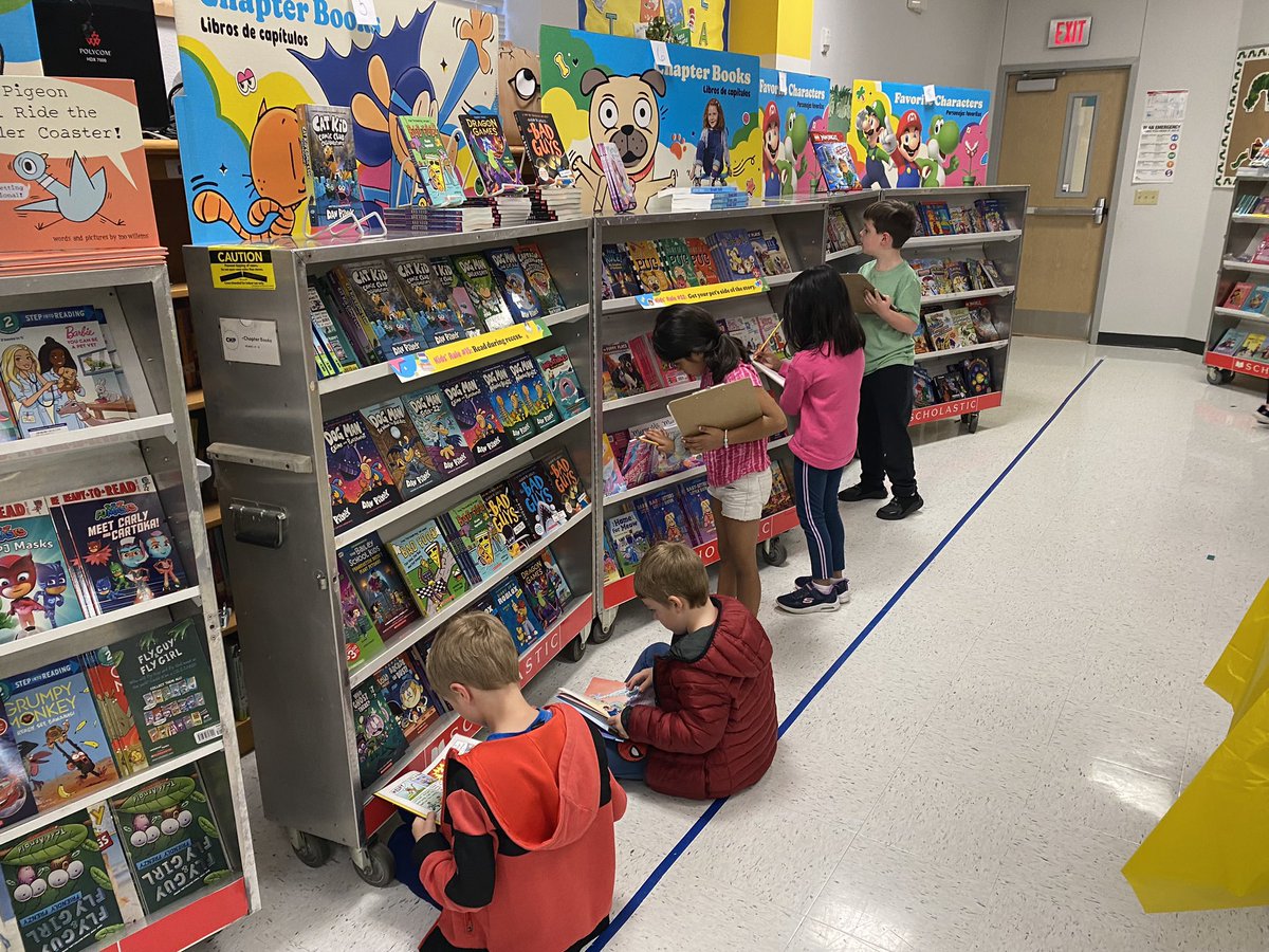 CastleHillsES's tweet image. Today our book fair kicked off!