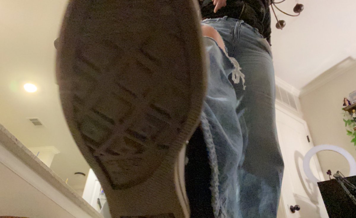 MadamRaizel's tweet photo. Your balls’ POV of me busting them underneath my shoe.

Findom paypig https://t.co/6CuyRugOQz