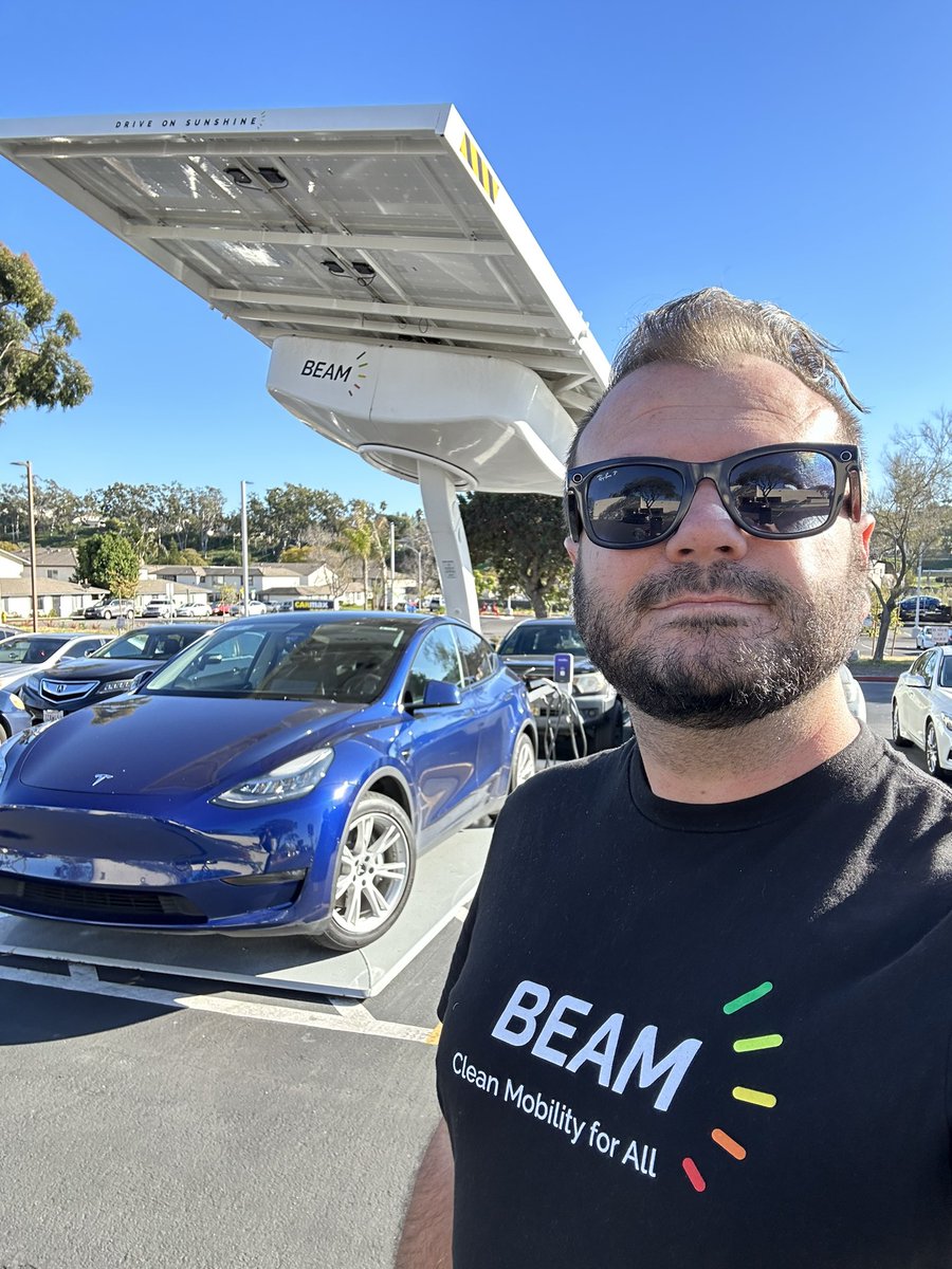ChargePozitive's tweet photo. Future’s so bright #IGottaWearShades
@BeamForAll #BeamForAll #Solar
#SolarPower #SolarEnergy #Charging https://t.co/y67Mm2qOlI