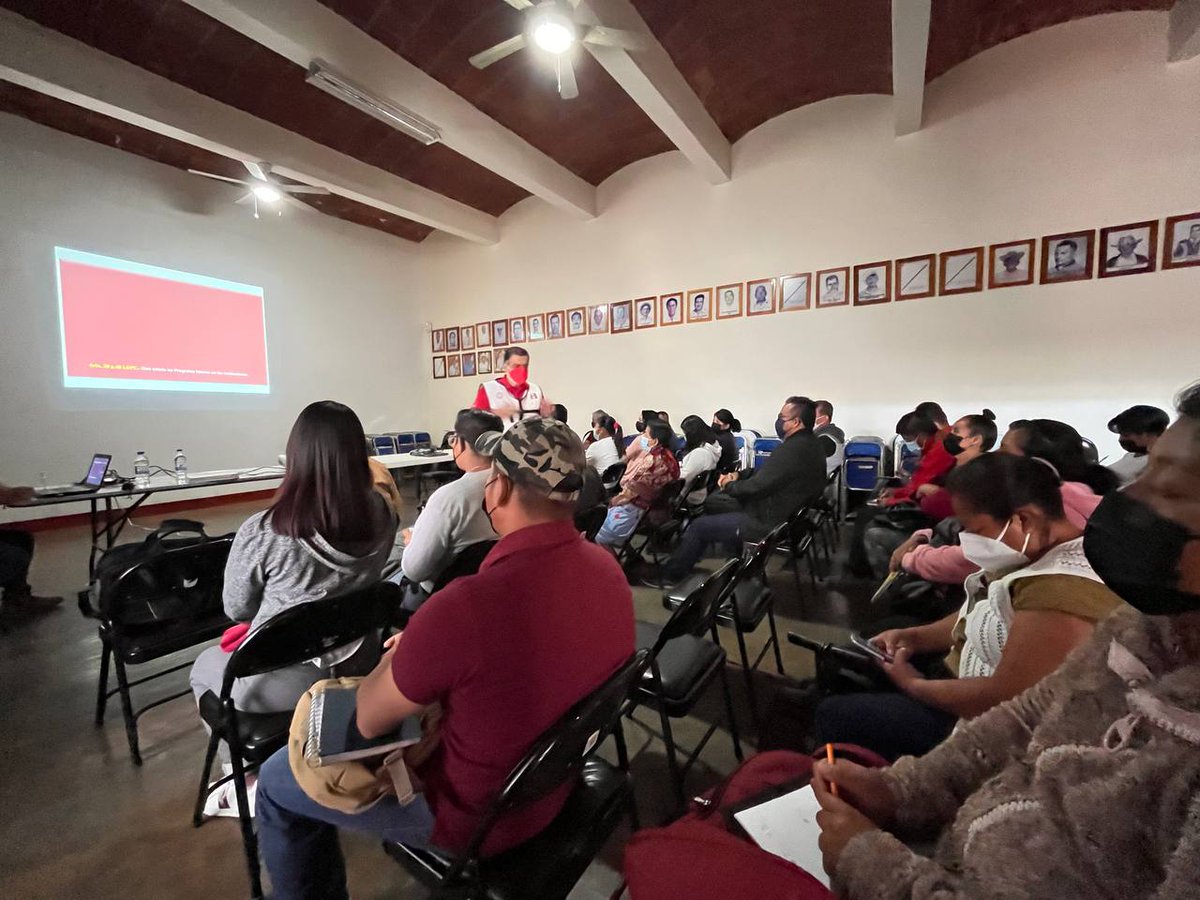 PCTlalixtac's tweet photo. Se llevó a cabo la capacitación del personal de 10 escuelas y casa de cultura sobre como elaborar el plan interno de protección civil, se busca capacitar a directivos, plantilla docente y comités de padres de familia en el tema  gestión de riesgos al interior de sus instituciones https://t.co/bki72aza8C