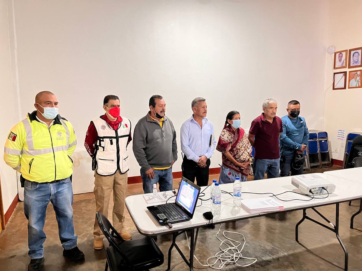 PCTlalixtac's tweet photo. Se llevó a cabo la capacitación del personal de 10 escuelas y casa de cultura sobre como elaborar el plan interno de protección civil, se busca capacitar a directivos, plantilla docente y comités de padres de familia en el tema  gestión de riesgos al interior de sus instituciones https://t.co/bki72aza8C