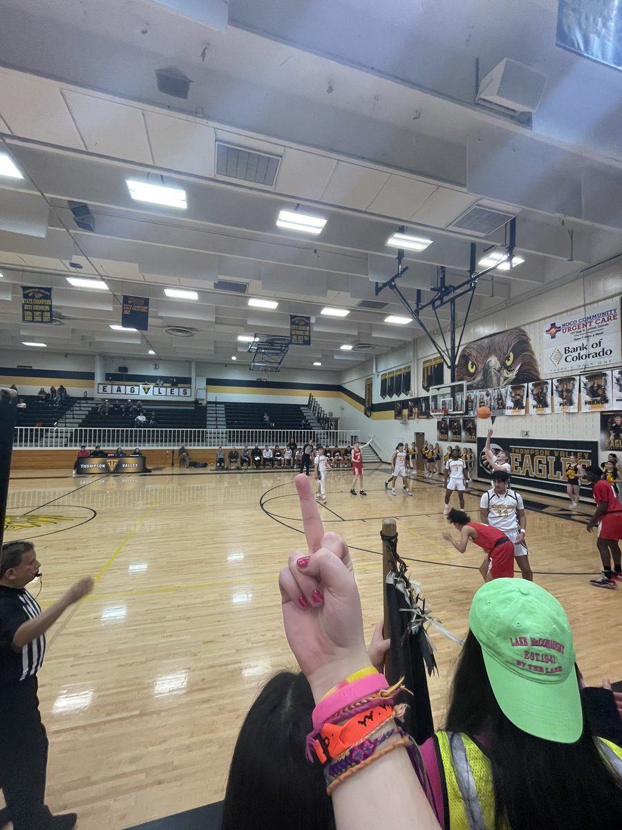 clamiiiii's tweet photo. bball game fr https://t.co/6xU1WH41rh