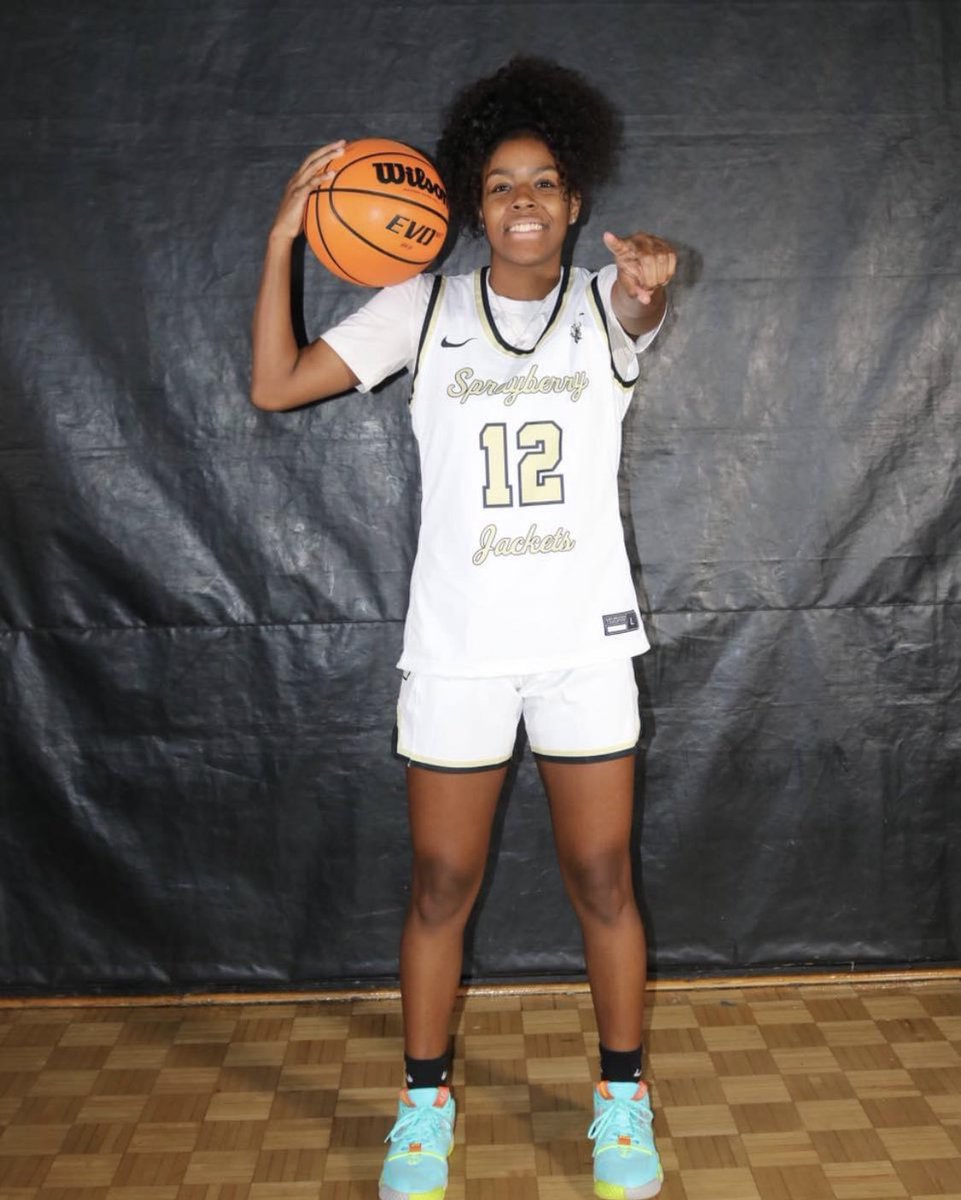 Sprayberry Lady Jackets close out SR night with a 46-33 victory over Johns Creek. @Amyahwoodmore4 finished with 11pts ,13reb & 2stl in her final home game. The Lady Yellow Jackets in regionals this ⬇️Saturday at Roswell High School Coaches if you need a glue player ⬇️⬇️⬇️