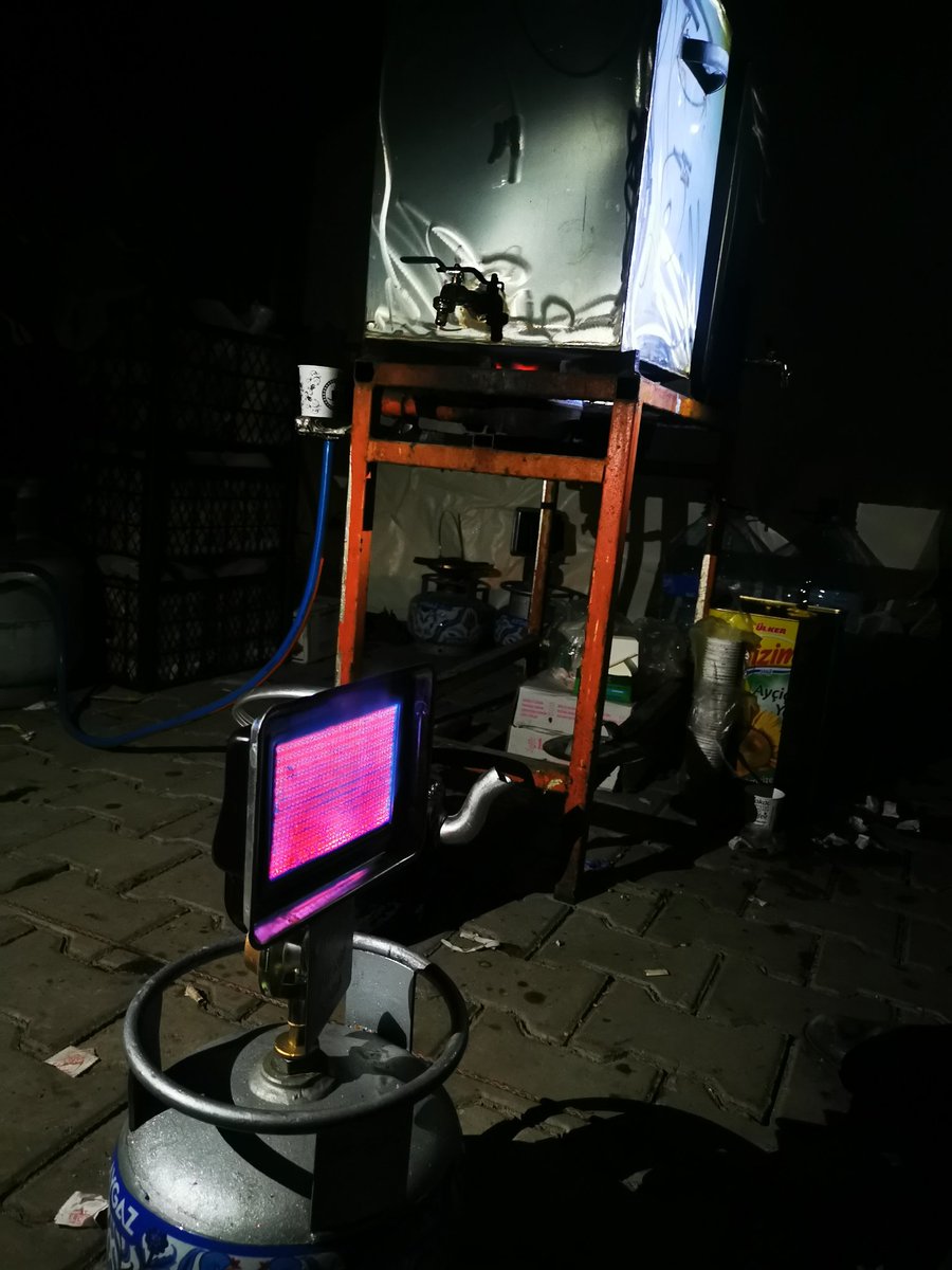 Isıtma başlığı takılan bu tüpler sayesinde ayaktayız.
Deprem bölgesine gidenler bu tüplerden ve başlıklardan alsınlar.
6-7 saattir aralıksız yanıyor.