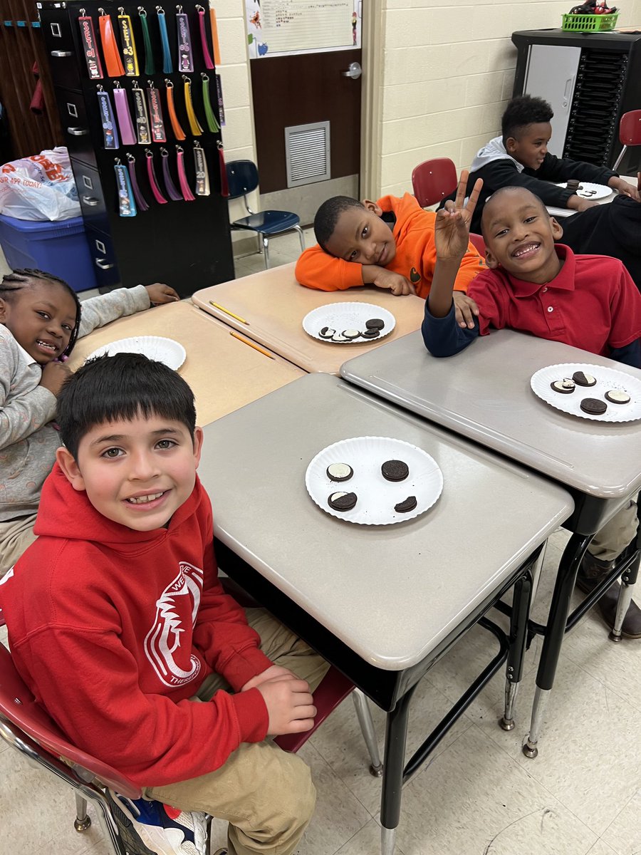 ArlingtonJmcss's tweet image. What is more fun than science and cookies?!  Ms. Hurbis and her 1st grade scholars learning the phases of the moon today! #HandsOnFun @DrShemon @JMCSchools @neiltyson @suptking #memorablemoments #MoonPhases 🌛#STEMeducation #CardinalStrong
