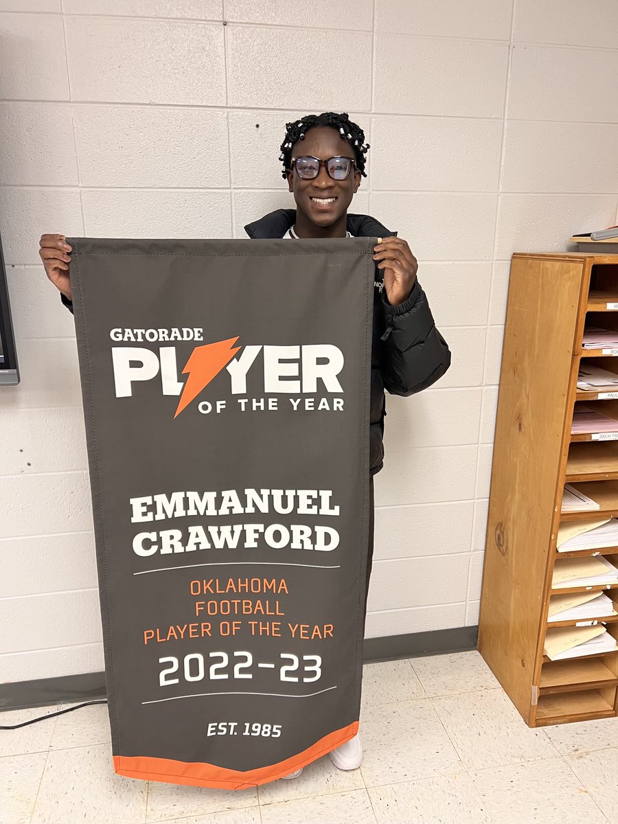grove_athletics's tweet photo. Congratulations again to Emmanuel Crawford for being the Gatorade player of the year for football Ridgerunner Nation is proud of you. https://t.co/wxX12Yaba7