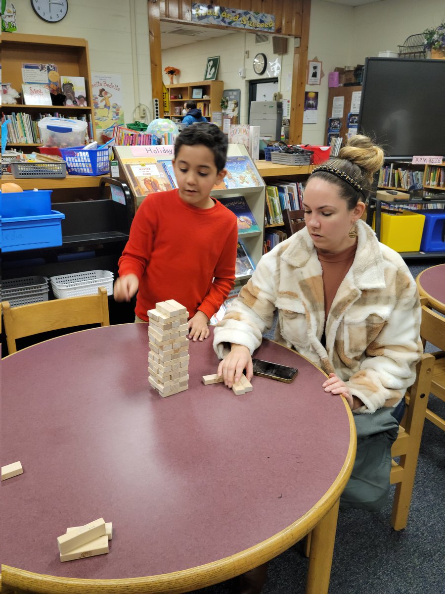 RoseMarzinotto's tweet photo. Live Oaks STEM night was a HOOT! 🦉 Many staff and families participated in 5th grade student led experiments and mathematical challenges! Owlsome work kiddos, B. Cragan, M. Scull, and P. Ward! 👍💡✖️➕️➖️➗️🟰🔢📚⚖️🧪🔬 https://t.co/l1gZAPbsSK