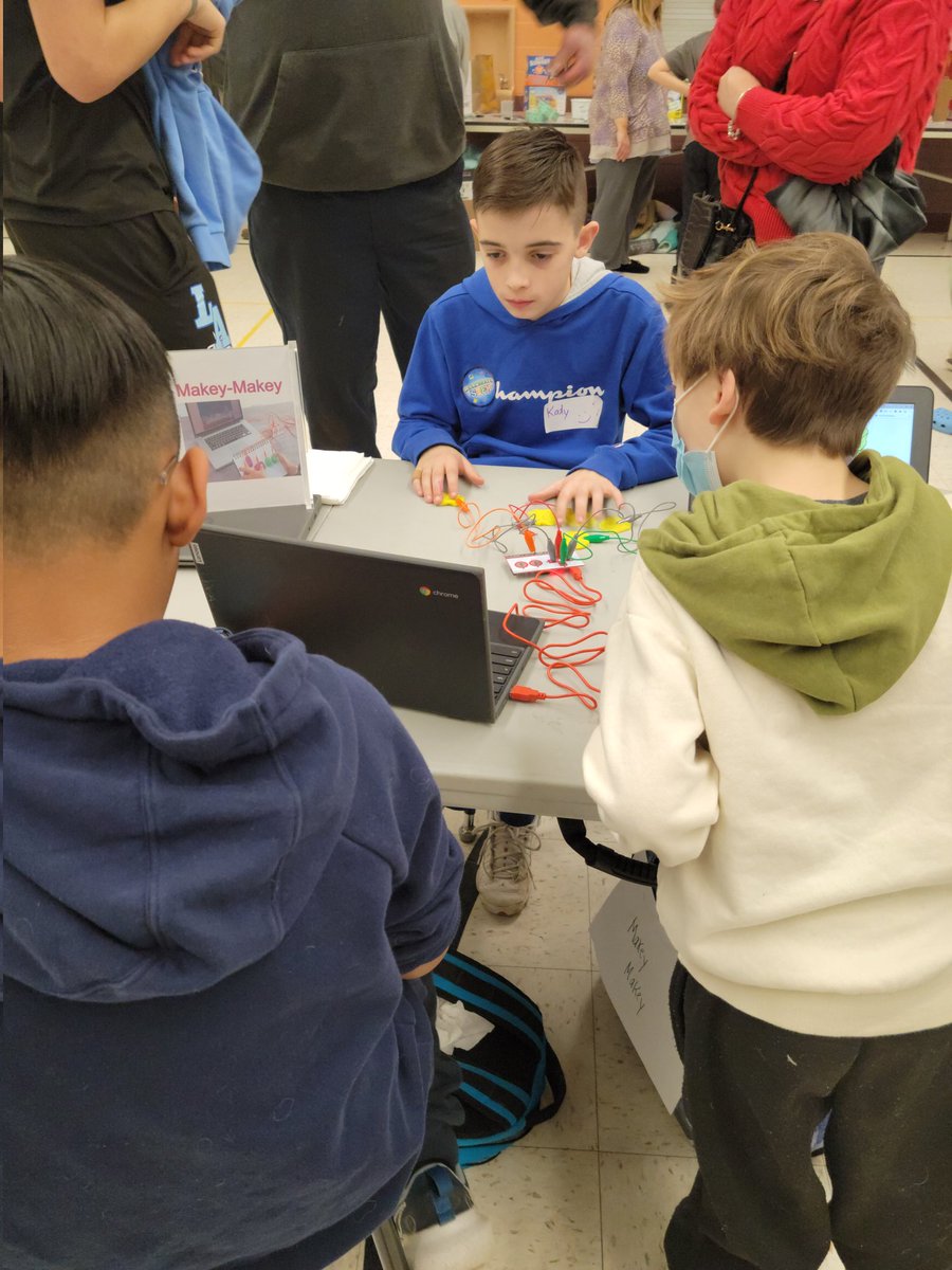 RoseMarzinotto's tweet photo. Live Oaks STEM night was a HOOT! 🦉 Many staff and families participated in 5th grade student led experiments and mathematical challenges! Owlsome work kiddos, B. Cragan, M. Scull, and P. Ward! 👍💡✖️➕️➖️➗️🟰🔢📚⚖️🧪🔬 https://t.co/l1gZAPbsSK