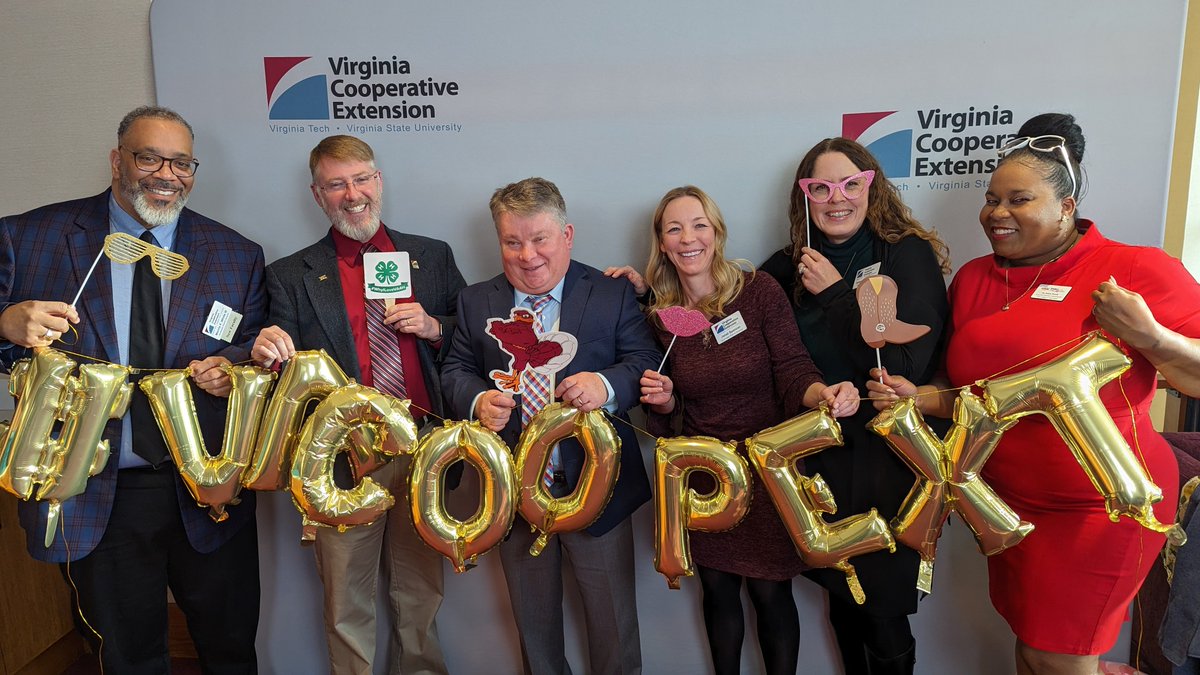 VACoopExt's tweet photo. #VaCoopExt agents and specialists are having fun learning, connecting, and laughing together at the 2023 #VCEWinterConference! #EngagedExtension @VCE_Director @Virginia4_H https://t.co/Q2xySLchaP