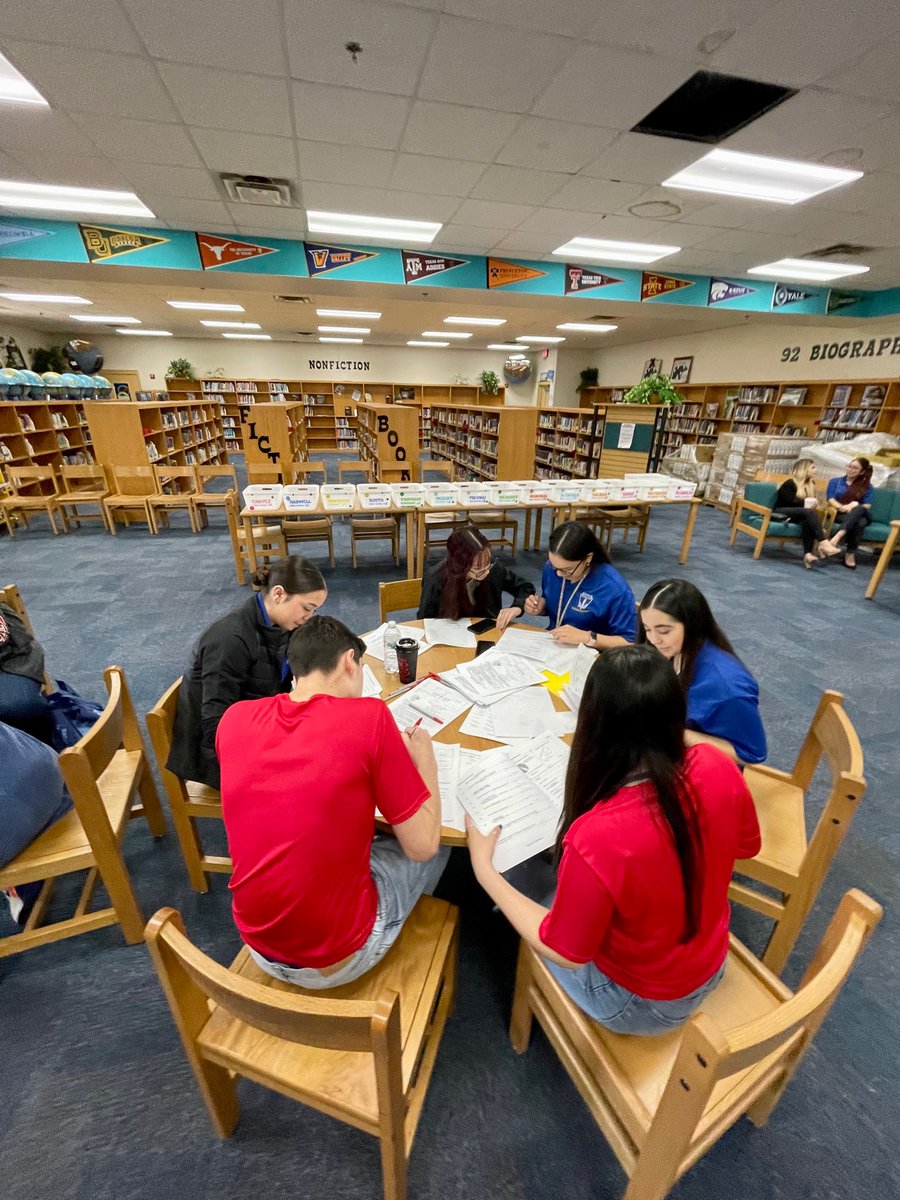 PalmviewNHS's tweet photo. PHS National Honor Society with PHS Spanish Honor Society at UIL meets!!📚🙌 https://t.co/YA25PA4Iwl