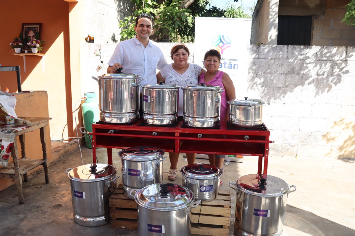 erikrihaniglez's tweet photo. Entregamos a doña América y a doña María una estufa de parilla y unas vaporeras en #ChicxulubPueblo, para su “Tamalería Ame”

Gracias a las gestiones realizadas se obtuvo el beneficio del programa de apoyo al autoempleo Microyuc, por lo que agradezco a la titular del @SneYuc. https://t.co/NuCM9ZK09C