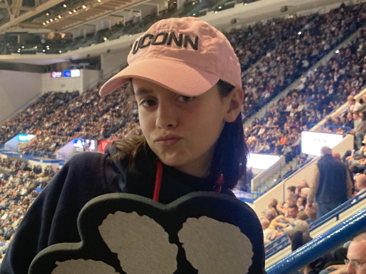 Jewettbhs's tweet photo. #UConn was up by so much tonight, I actually considered leaving early to catch the beginning of #CurseOfOakIsland. #BleedBlue https://t.co/nRK8QibftL