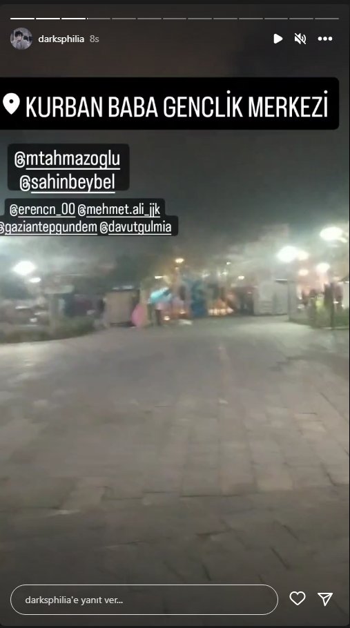 omerraakgunn's tweet photo. ❗️❗️❗️Gaziantep/Şahinbey kurbanbaba gençlik merkezi önündeki parkta 100 200 kişilik bi gruplar halindeyiz yıkılan ev yok şu ana kadar ama çatlaklar mevcut evlere giremiyoruz 2 gün olacak .

GIDA YARDIMINA İHTİYAÇ VARDIR

İletişim için : 05380932780
@AFADBaskanlik @OguzhanUgur https://t.co/iq21JMQ6OZ