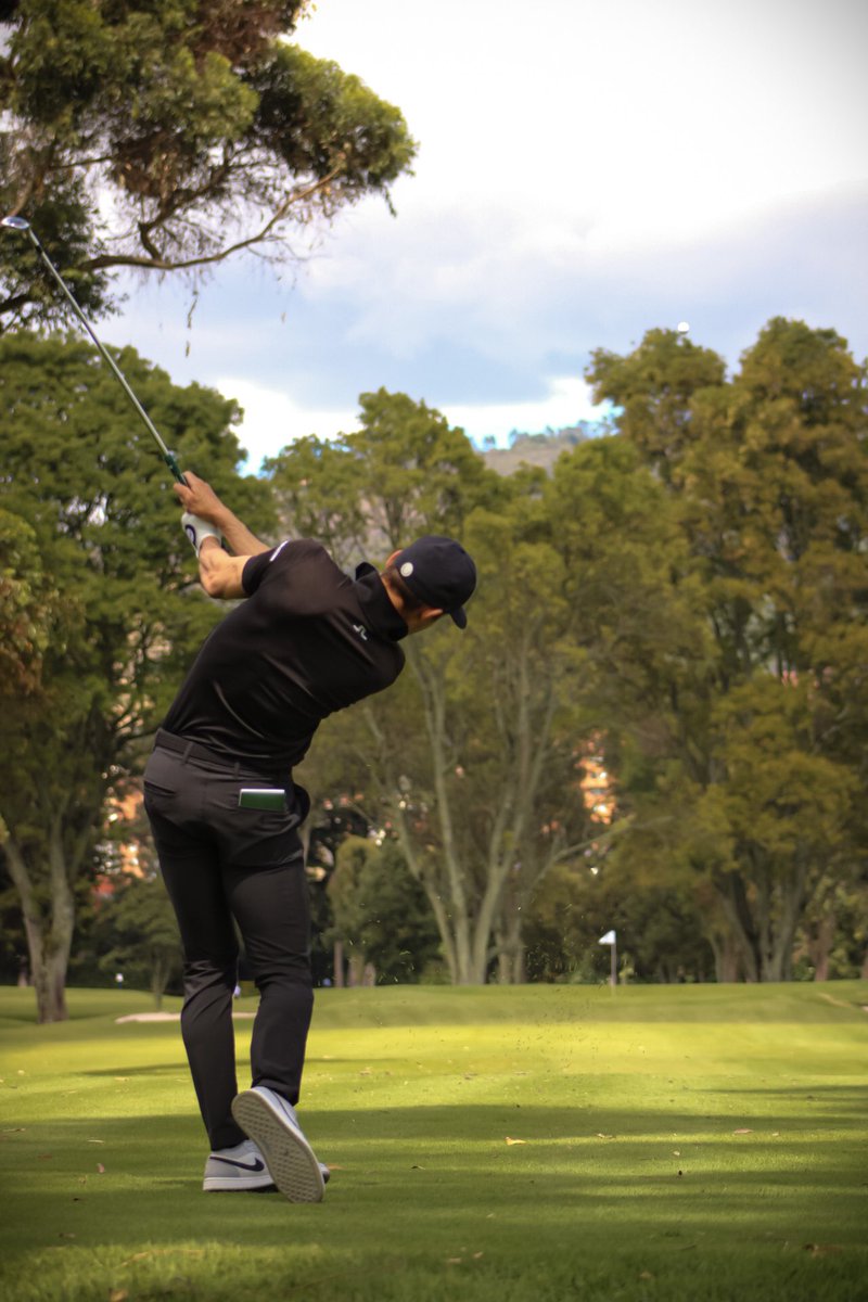 NacionGolf's tweet photo. Estar al lado de Camilo Villegas en una ronda de práctica. Algo fuera de lo común y que, para nuestro trabajo, es completamente emocionante. https://t.co/FIaLqh44w7