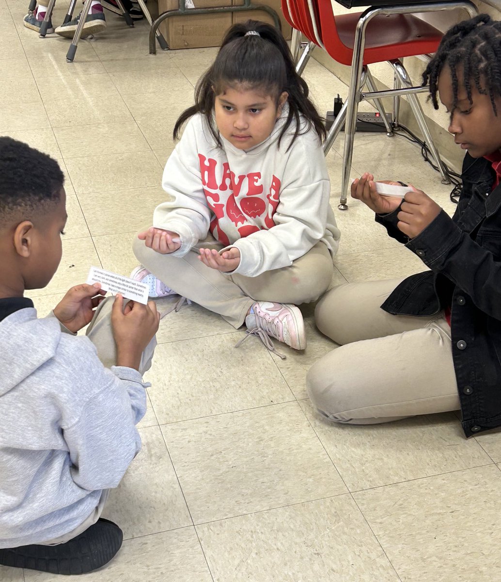 ArlingtonJmcss's tweet photo. Ms.@SusannahRaines knows how to make #Science fun for her scholars.3rd grade Cardinals played a “Who Am I” riddle game to identify vocabulary associated with how light travels! @DrShemon @neiltyson @JMCSchools #MemorableLessons #BestTeachers #WeAreFamily #CardinalStrong @suptking https://t.co/akWC62dbTd