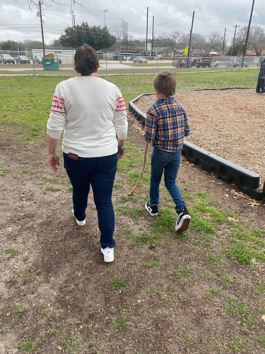 MsBowers_'s tweet photo. Ben had a plan to plant a tree. 🌳 Mrs. Leonard and @CFELISD are helping him make it happen! :~) https://t.co/5FRiGYOZqQ