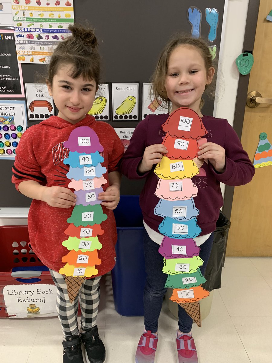 MrsKomenda's tweet photo. Hip hip hooray!! It’s the 100th day!! 🎉🎊 We are 100 days smarter and can’t believe we have been in first grade for 100 days! ❤️📚😃 #CALovetoLearn #CAEngaged #engageD64 https://t.co/VS0K29LSvW