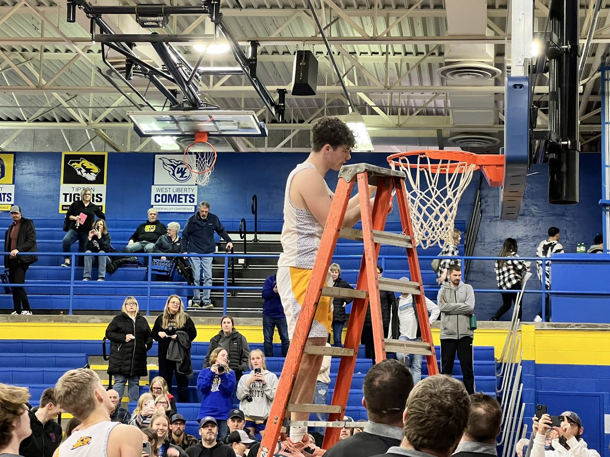 ryantimmerman3's tweet photo. Celebrating the conference title. #iahsbkb https://t.co/dyIcFOUazY