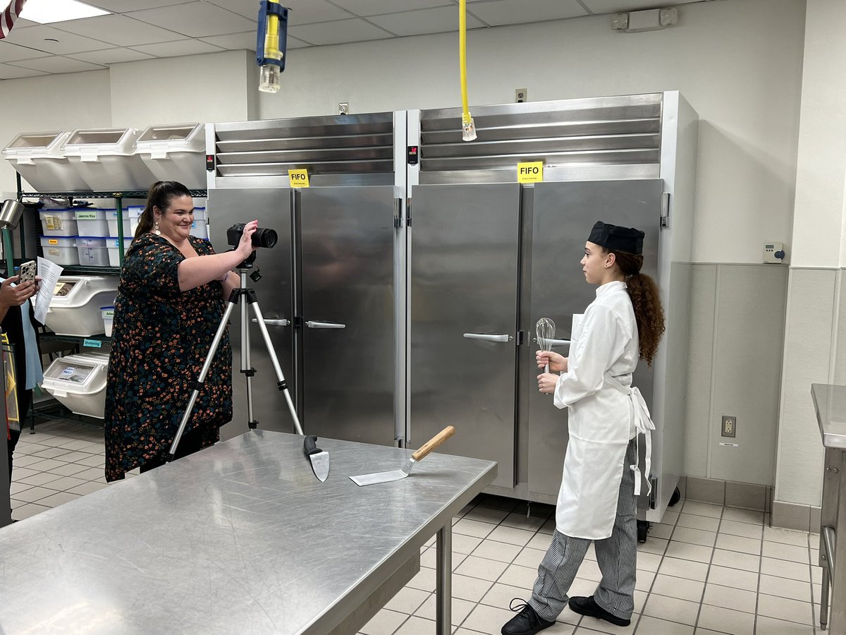 NCCCulinaryArts's tweet photo. Culinary students helping out @JCSchools_  getting information out to the community how $$ help CTE programs @nccmidmo  #famouschefs #wannabeactors #skills https://t.co/xwcOsTUxJG