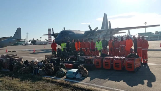 pakistani007070's tweet photo. selam Erkek kardeş turkey
🇵🇰 #Pakistanairforce #PAF  plane carrying rescue teams,relief goods "LANDED" in 🇹🇷
Pakistan dispatches rescue team,relief goods to Turkey.
Third plane carrying winterised tents, blankets to take off today.4-5th plan will take off in 2 days.
#earthquakes https://t.co/lTERESYLdI