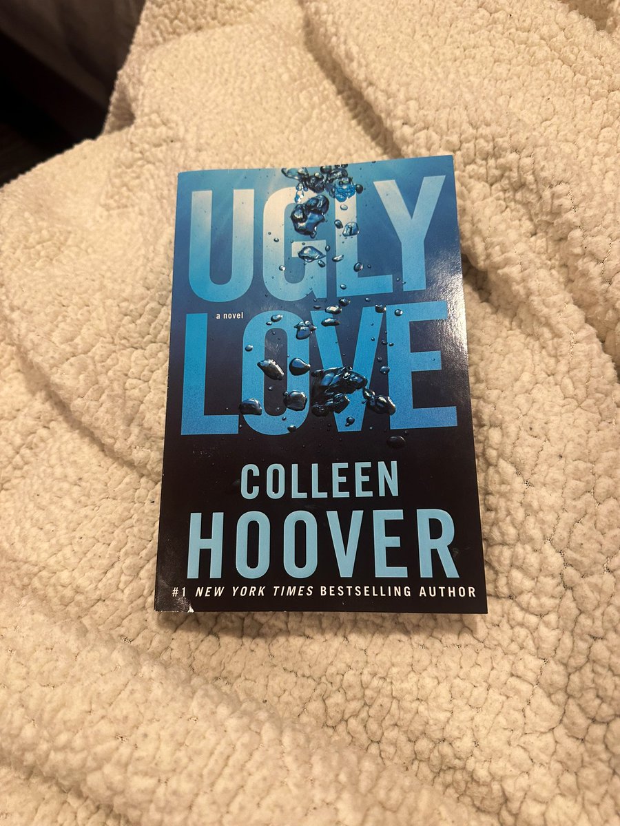 devtacconelli's tweet image. Went to start my next @colleenhoover book tonight, but apparently have to start on page 41 because the first 40 pages are gone??? 😂🥴🤷🏻‍♀️ what why and how 🤣