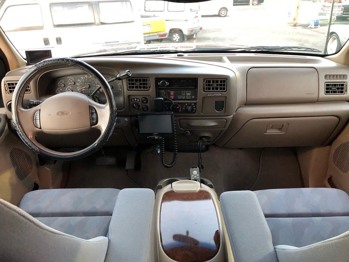 accelerator426's tweet photo. FOR SALE💥
2001🇺🇸エクスカージョンLTD
長さ580cm,6800cc(V10)🔥
#forsale 
#ford #fordexcursion #4wd #suv #excursion #outdoors 
#outdoorlife #outdoorslife #outdoorphotography #camp #camping #camper #campinglife 
#キャンプ #アウトドア #fieldstyle #アメ車 #cars #carporn #cargram #v10 https://t.co/c1KJFHm7CN