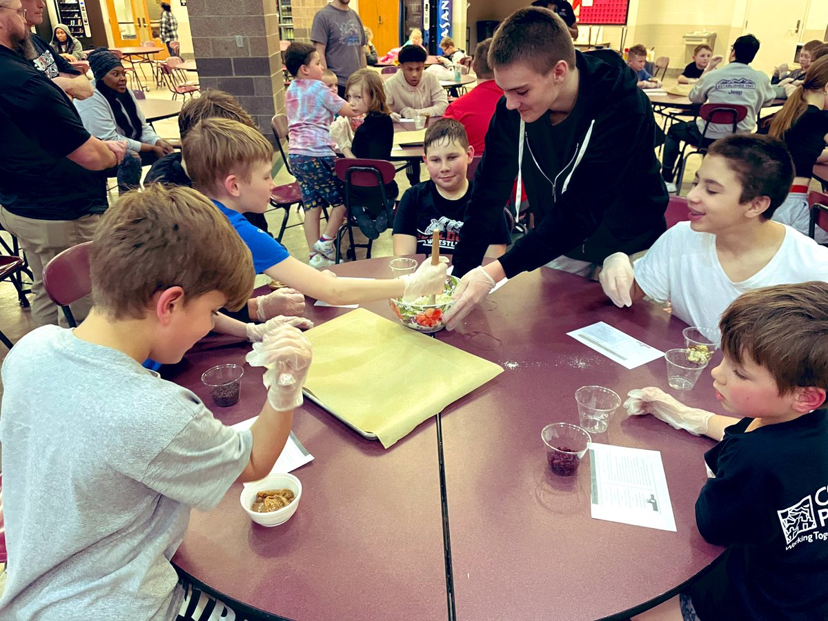 Central HS and Bulldogs Youth Wrestlers working together to make nutritious snacks with help from Rochelle Etienne of MSU!!! #eatright @MSUMCHHS