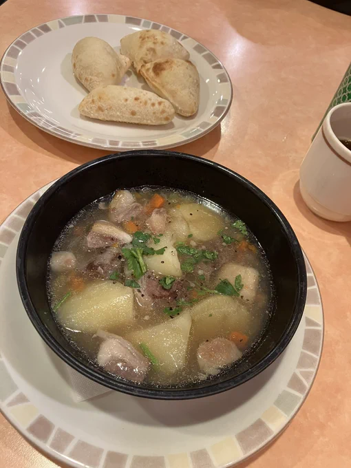 サイゼリヤでラムのポトフ食べています。おいしい! 