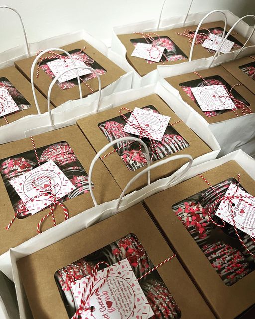 EducationEfls's tweet photo. Cocoa Bomb 💣 pickup starts tomorrow, 2/8 through 2/14. All those that ordered should have received an email from the EFLS with details on how to pick up yours. DM us if you have any questions.
Thank you for your support!! 
#efls #fundingourfuture https://t.co/vu4gKLe373