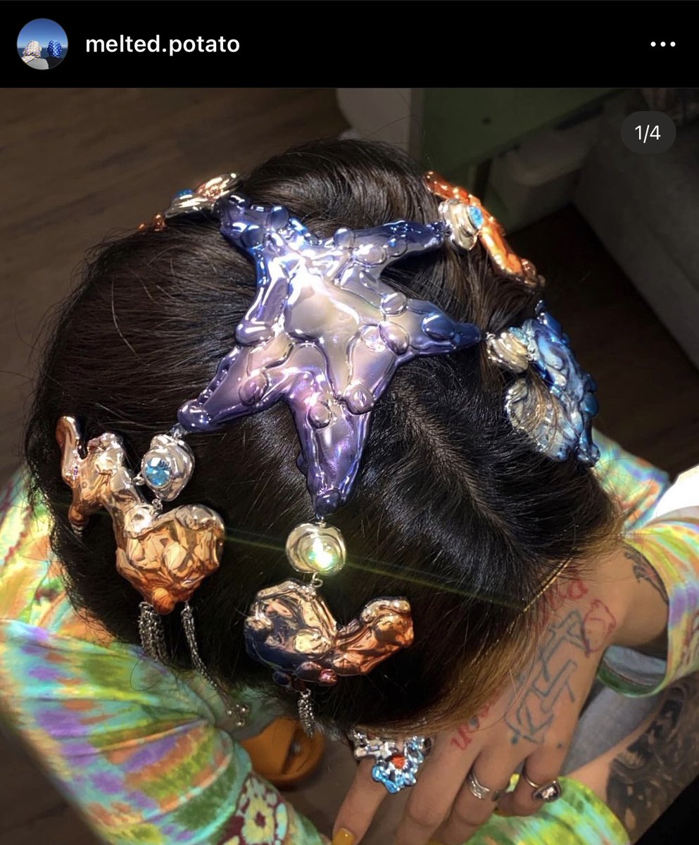 _SUSHIFREAK's tweet image. I’m bored so here are some niche artists/designers I’ve stumbled upon and really like:

1.melted potato instagram.com/melted.potato?…