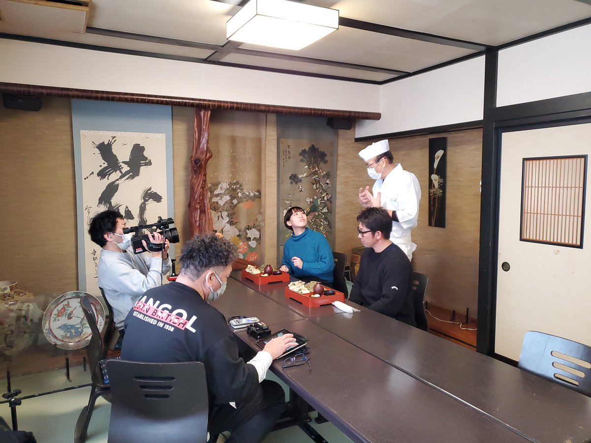 Yinji_Li's tweet photo. ちゃんこ萩乃井 @canko_haginoi 大森親方の素敵な笑顔を捉えることができました!💪✨️
#共同テレビ取材中
#アイザワ水産厳選のり使用
#のりうどん
#東松島名物
#コラボの力
#地域の宝
#noriseaweed #noodles
#collaboration
#VulnerabilitytoViability https://t.co/m9KM1fkkbx