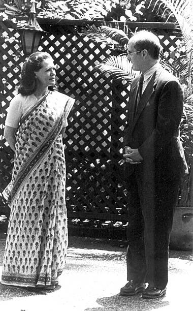 Sarvagyamm's tweet photo. अमेरिकी विदेश मंत्री स्ट्रोब टैलबोट ने पाकिस्तान जाने से पहले 21 जुलाई, 1998 को नई दिल्ली में कांग्रेस अध्यक्ष सोनिया गांधी से उनके आवास पर मुलाकात की। लेकिन क्यों यह मुलाकात हुई इसकी जानकारी किसी को पता नहीं। शायद नटवर सिंह जानते हों।
#StrobeTalbott
#SoniaGandhi #Congress https://t.co/BxbVHBkCMI