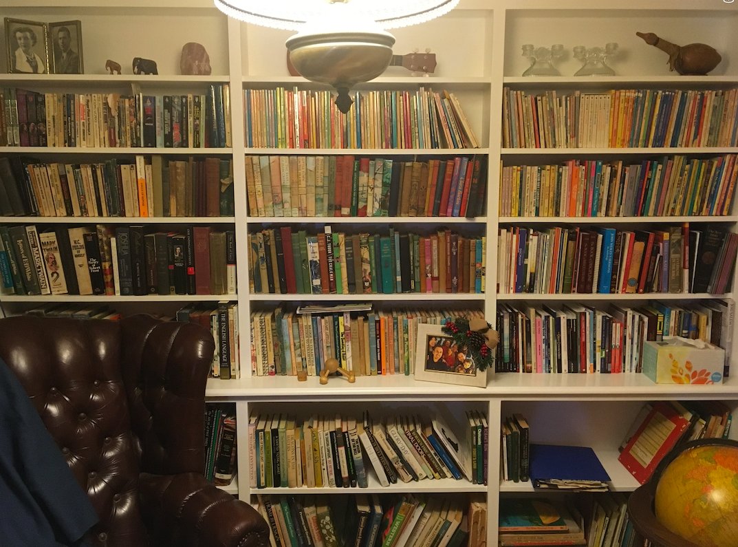 graestonewriter's tweet image. #WriteStuff A2:

I publish 6X9. I will say that some large books won't fit on the shelves in my library. I like to arrange my books according to genre and subject, not their size.