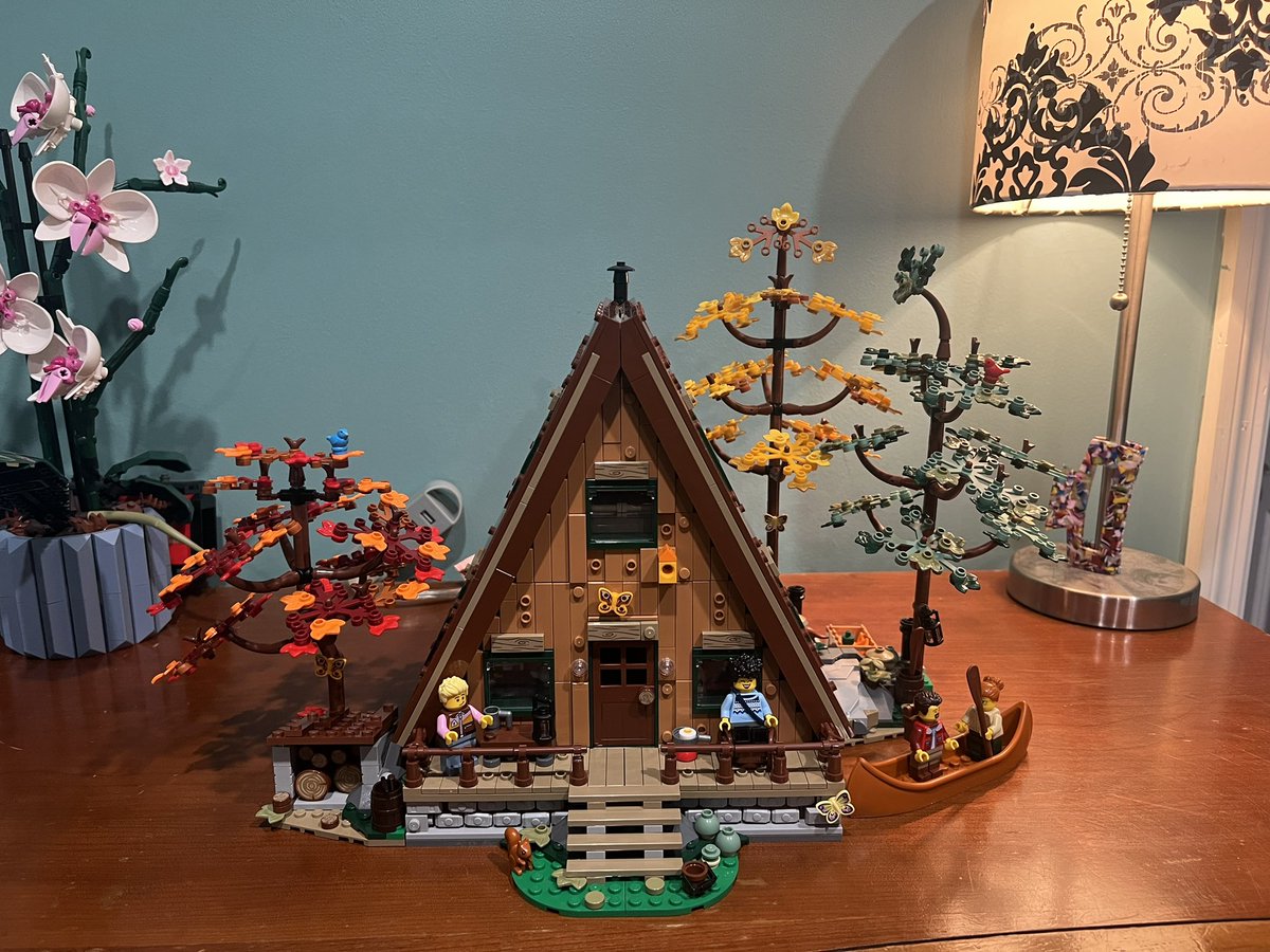 DemonDemi_ 🖤 on Twitter: "I just finished the @LEGO_Group A frame cabin