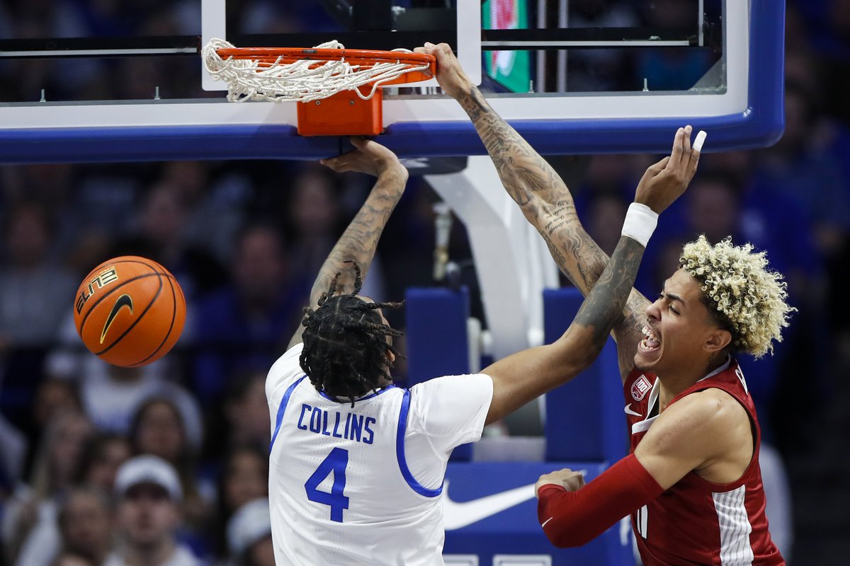 silasiwalker's tweet photo. Kentucky down 1 point to Arkansas at half: 40-41. @BenRobertsHL @KentuckySports https://t.co/65CJGMwgAi